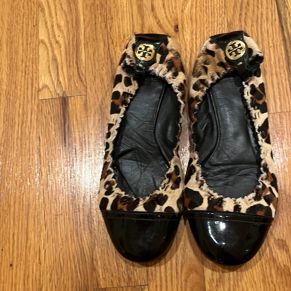 Tory Burch patent leather and Leopard flats  leather     Logo on back   8.5